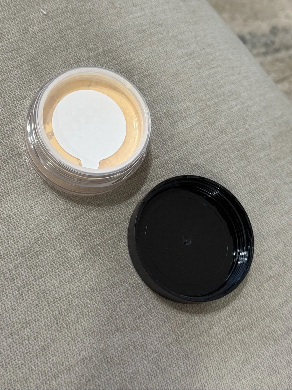 Morphe Loose Setting Powder - Black Lid with Cream Powder